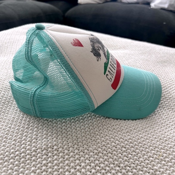 Billabong Aqua and White Trucker Hat with California Design - Picture 3 of 6